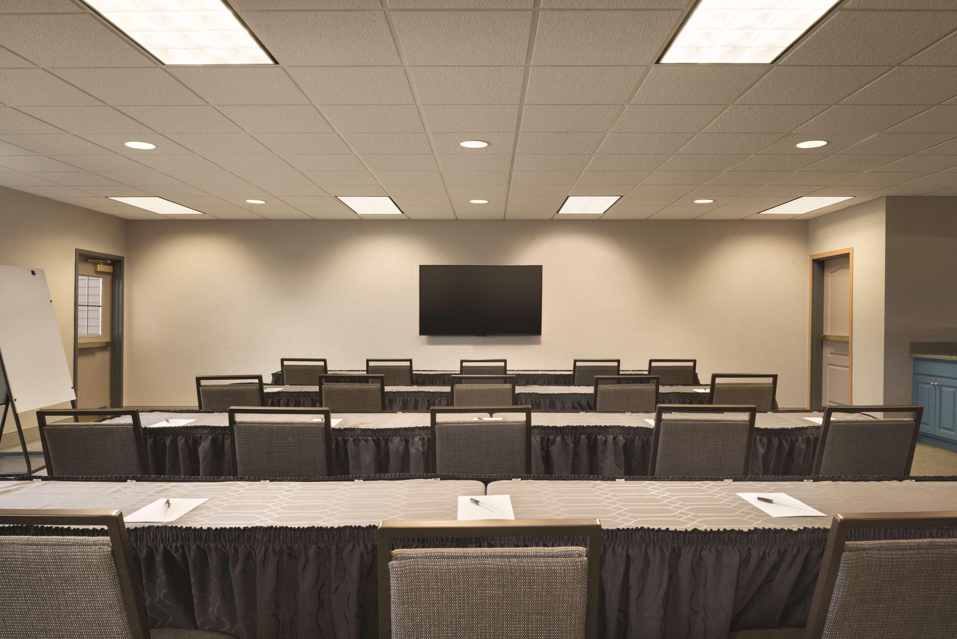 Country Inn & Suites By Radisson, Coralville, Ia Buitenkant foto