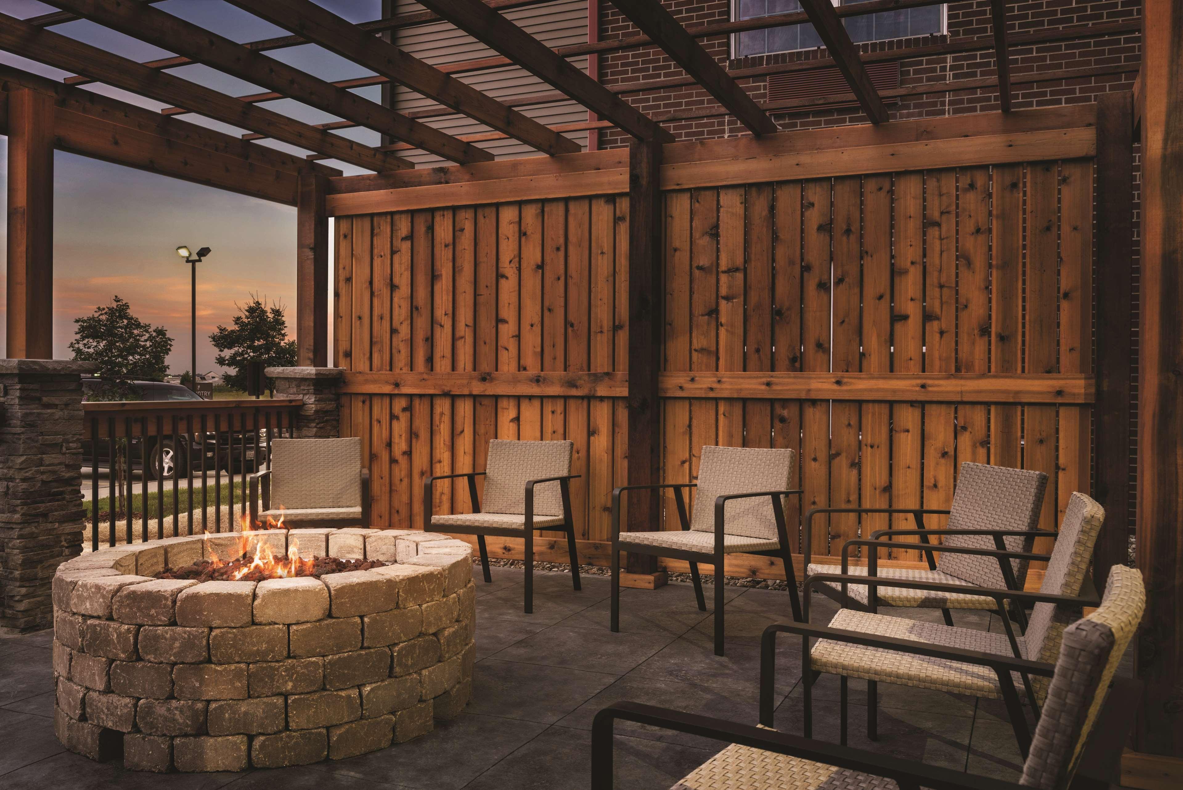 Country Inn & Suites By Radisson, Coralville, Ia Buitenkant foto