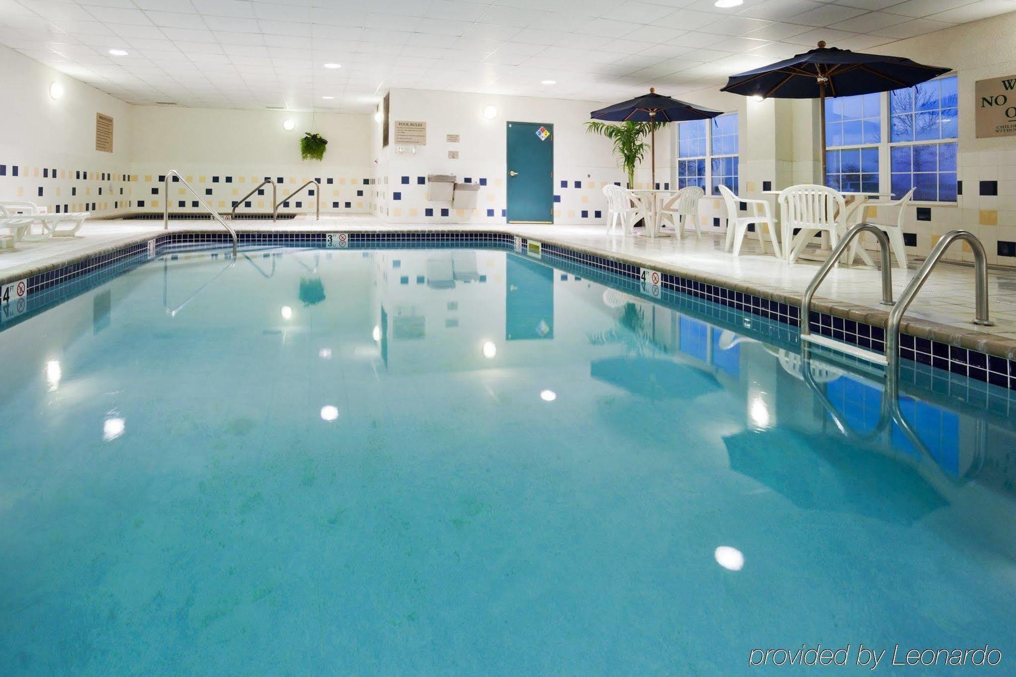 Country Inn & Suites By Radisson, Coralville, Ia Buitenkant foto